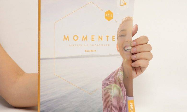 دانلود رایگان کتاب آلمانی Momente A2.1
