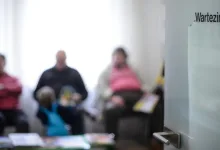 بیماران در انتظار دیدار پزشک در مطب